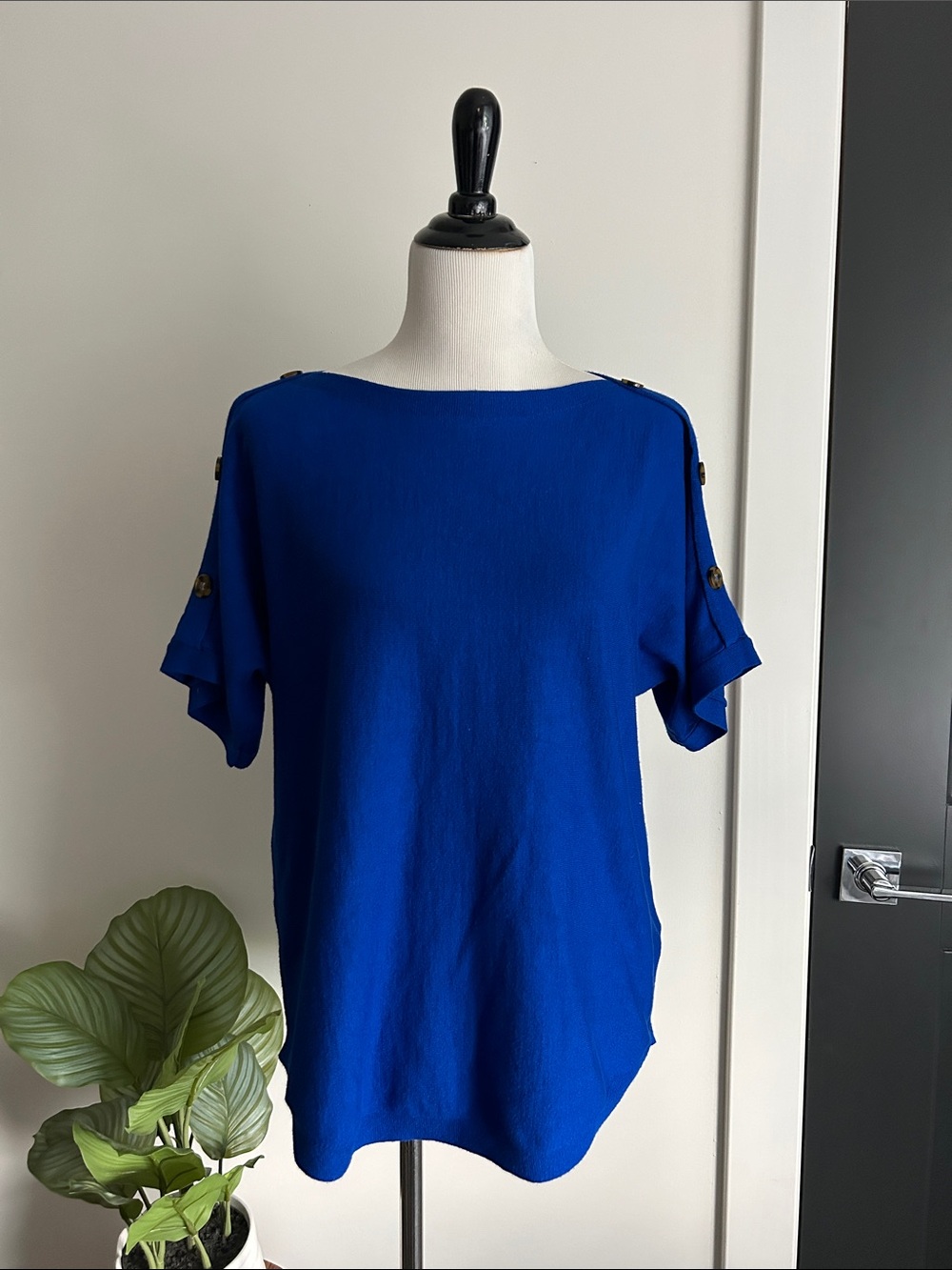 💙 L Royal Blue Short Sleeve Button-Shoulder sweater Top